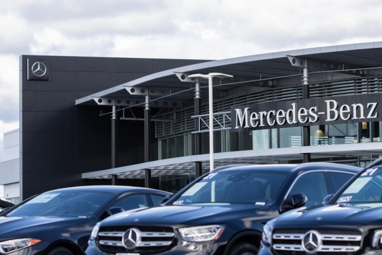 Mercedes-Benz Focuses on Cost-Cutting and Combustion Engines