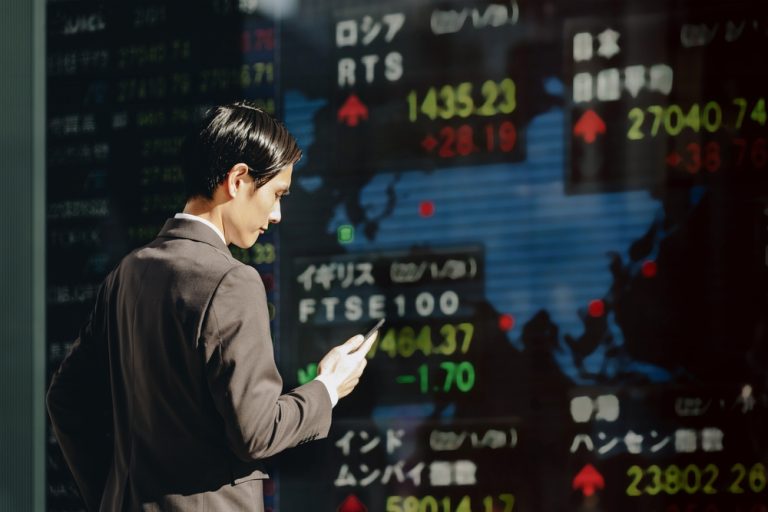 Asia-Pacific Markets Tumble as Trade War Fears Escalate
