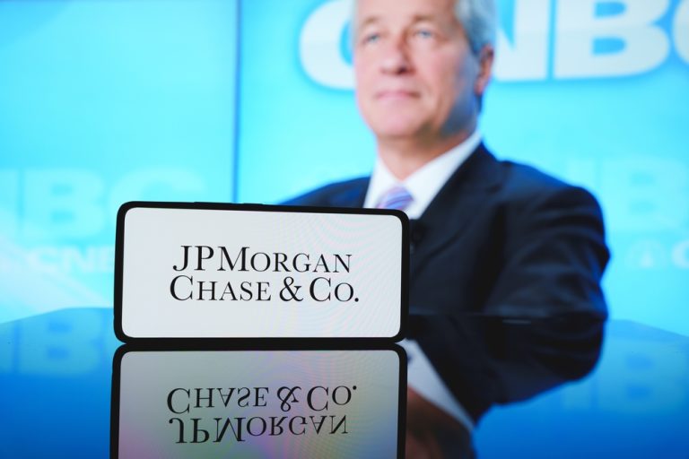 JPMorgan CEO Dimon Warns Trump’s Tariffs Could Harm Economy