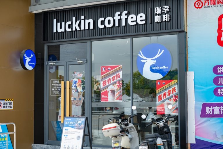 Luckin Coffee Enters U.S. Market Amid Starbucks Struggles
