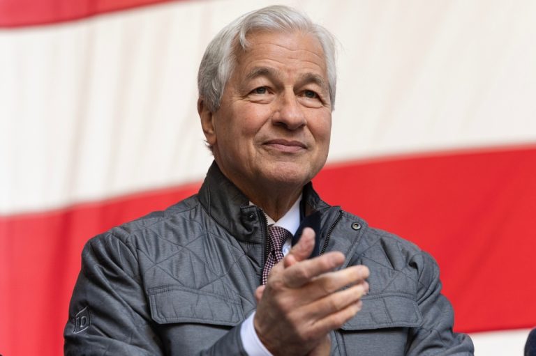 JPMorgan’s Dimon Defends Fed Independence Amid Trump Tensions