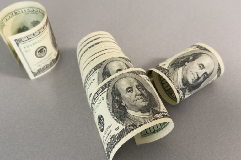 US dollar slides after Trump backs weaker currency